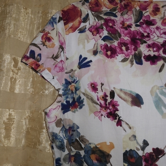 Flowery blouse top - Picture 2 of 9